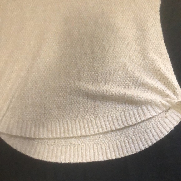 Pink clover sweater size Med - Picture 5 of 5